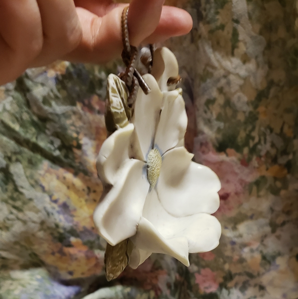 Hanging floral trinket